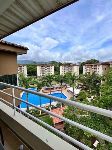 Willkommen im Blue Home Costa Rica Rea Estate! Wir freuen uns, Ihnen diese charmante Wohnung zum Verkauf in Playa Jaco präsentieren zu können, mit einer erstklassigen Lage in Costa Linda Condominium, ideal sowohl als Investition für Ferienvermietunge...