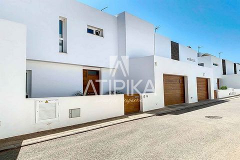 Exceptional house for sale, located in the village of Sant Lluis, close to the idyllic fine sandy beaches and crystal-clear waters of the southern coast, such as Punta Prima and Binibeca. It offers a peaceful environment with all services available y...