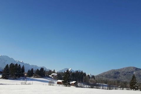 4-Zimmer-Nichtraucherhaus für 1 -5 Personen. Erdgeschoss und 1. Stock. Ca. 100 qm. Garten. Südterrasse und Südbalkon. Gartenmöbel. Blick auf die Berge. Erdgeschoss: Komfortables Wohnzimmer mit Couch, Kabel-TV, DVD-Player und Radio. Separate Wohnküche...