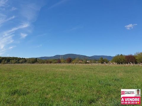 Damien LUTHY, Ihr Berater für Private Properties, bietet Ihnen mehrere Baugrundstücke in der Stadt Chaux an! Kommen Sie und entdecken Sie dieses herrliche, flache Grundstück von 1.665 m², 5 Minuten von Le Malsaucy entfernt. Ideale Lage am Rande der F...