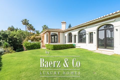 This very well-built villa is in the Kings and Queens area of Sotogrande and enjoys golf views over the Real Club de Sotogrande golf course. Benefiting from the morning sun, the property’s swimming pool is on the south side of the elevated and large ...