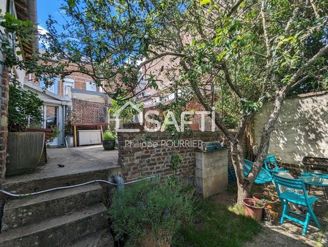 Je vous propose cette magnifique maison bourgeoise, atypique, idéalement située, quartier Remicourt, proche du parc des Champs Elysés et à 5 min en voiture de la gare de Saint-Quentin (1h20 de Paris nord). Vous trouverez au rez-de-chaussée un magnifi...