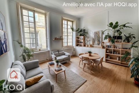 Exclusive: with a premium location a stone's throw from Place du Parlement, come and enjoy this 105 m² duplex T5 to be renovated and currently rented for €1,400, in an emblematic area of ??downtown Bordeaux and close to the tramway. On the first leve...