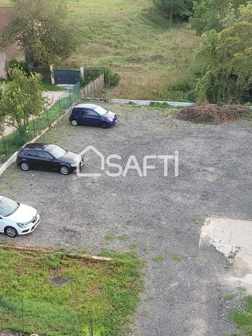 Parking situé à Vernou-la-Celle-sur-Seine (77670). Venez découvrir deux places de parking doubles, idéal pour stationner en toute sécurité dans ce quartier résidentiel prisé. Possibilité d'achat de seulement une place ou de trois places selon votre b...