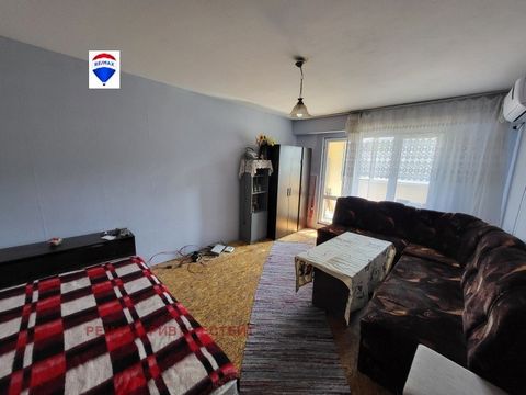 RE/MAX is pleased to present you an exclusive apartment in the Charodeyka-Yug district. The property is located on the first floor of a total of five and has an area of 39.12 square meters. The apartment is renovated, with replaced windows everywhere...