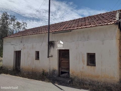 Terrain avec ruine inséré dans le fantastique village de Freixianda, et qui a une superficie approximative de 2000m2. Dans un quartier extrêmement calme et réservé, avec une vue magnifique. Ne manquez pas cette occasion unique ! Excellente opportunit...