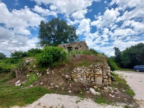 Location: Istarska županija, Labin, Labin. ISTRIA, LABIN - Building plot with marked ruins On a hill above the tourist town of Rabac is the medieval town of Labin, whose old name Albona was first mentioned in 285 AD. Today, it is a cultural and admin...