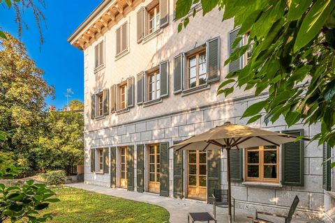 LUXUSVILLA MAGNOLIA HOUSE. Es gibt Villen, die als Luxushotels konzipiert sind und emotionale und funktionale Orte wie den Entspannungsbereich mit Swimmingpool und einen geheimen Garten enthalten, in dem Sie sich im Schatten eines Pavillons regenerie...