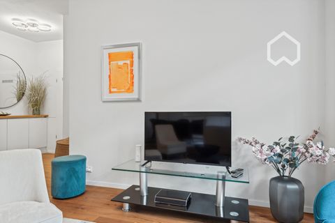 High-quality furnished two-room apartment fully equipped. Arrive and feel at home! The apartment is located in a traffic-calmed street in Flingern. The train stop is 2 minutes away and you are in the city center in 10 minutes. The house and the entra...