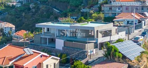 Located in Ponta do Sol. A Dream View, A House to Live in Imagine waking up every morning to a breathtaking view of the Atlantic Ocean. In this magnificent 3 bedroom villa, your dreams come true. With luxury finishes and a contemporary design, this h...