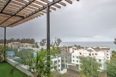 Nestenn biedt u deze woning aan, op slechts 5 minuten lopen van het prachtige strand van Flic en Flac, een beroemde badplaats in het westen van Mauritius. Op twee niveaus biedt het grote ruimtes verdeeld over de woonkamer en vier ruime slaapkamers. D...