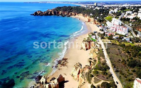 Apartamento T0+1 a escassos minutos da Praia do Vau Este apartamento T0+1, totalmente mobilado e equipado é uma oportunidade imperdível para quem busca praticidade numa localização privilegiada. Situado a apenas 400 metros da Praia do Vau e com fácil...