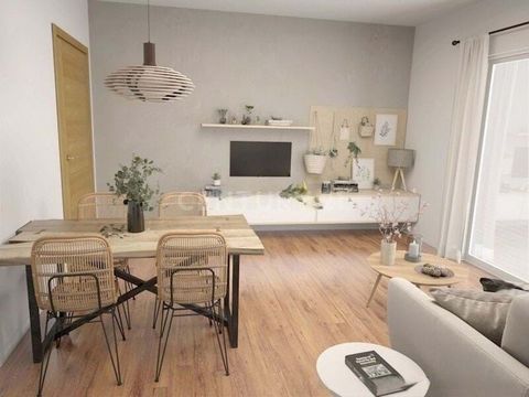 Voulez-vous acheter un appartement de 4 chambres à vendre à Villena ? Excellente opportunité d’acquérir cet appartement résidentiel d’une superficie de 136,81 m² bien réparti en 4 chambres et 2 salles de bains situé dans la ville de Villena, province...