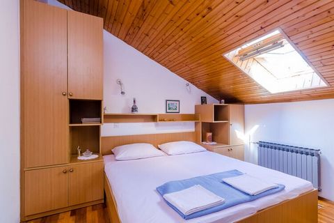 Apartment Cicko is located in is the most attractive area of Dubrovnik , Ploče, just east of Dubrovnik's Old Town. Luggage storage before check in and after check out are available, so that you can explore the area a bit more before departure. Privat...