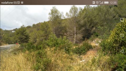 Großes Grundstück zum Verkauf in Adsubia, Javea mit etwas Meerblick, Möglichkeit, bis zu fünf Villen zu bauen. Dieses Grundstück von 7.043m² befindet sich in einer privilegierten Lage unweit des Arenal-Strandes von Javea und bietet die Möglichkeit, b...