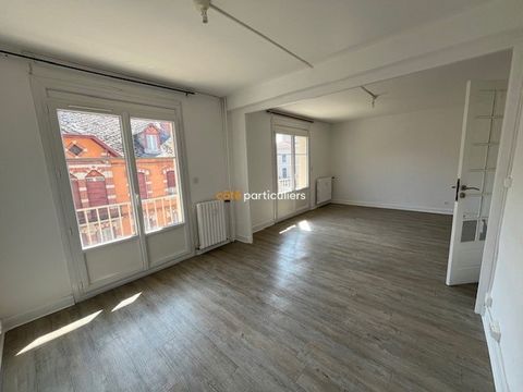 A DEUX PAS DE LA GARE ET DU CENTRE-VILLE AU DEUXIEME ETAGE D'UNE RESIDENCE SECURISEE, APPARTEMENT DE TYPE 4 D'ENVIRON 75 M2 COMPRENANT : une entrée desservant un salon-séjour de 26 m2 donnant sur un balcon exposé Sud, une cuisine aménagée et équipée,...