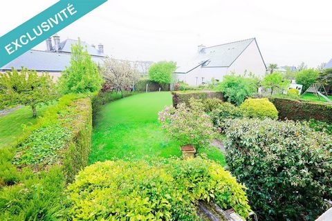 Située dans la charmante ville de Saint-Aubin-du-Cormier (35140), cette maison de 84 m² des années 1970 sur sous-sol bénéficie d'un emplacement idéal à proximité de toutes les commodités. Sur son terrain clos de 599 m², elle se compose : - Au rdc : u...