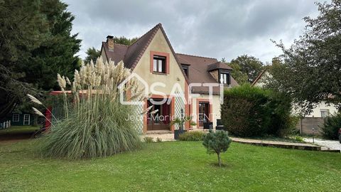 Située dans un quartier très calme et pavillonnaire, cette maison de charme, en excellent état, vous séduira par la qualité de son aménagement. Bâtie sur 1 beau terrain plat, clos, engazonné et richement arboré, cette maison dispose au RdC d'1 vaste ...