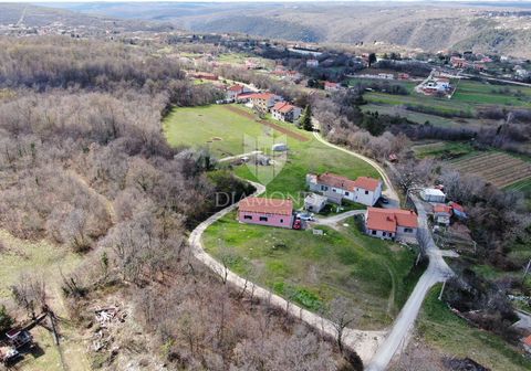 Location: Istarska županija, Labin, Labin. A spacious building plot of 4659 m2 in the vicinity of Labin offers an ideal opportunity for the construction of several residential buildings. The land is flat and is located in a quiet location with comple...