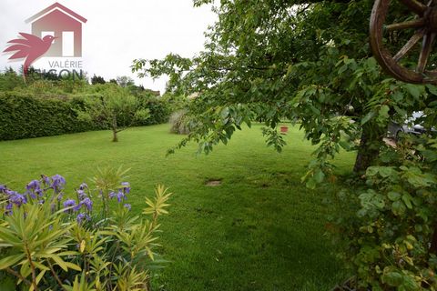 Secteur BROGNARD - NOMMAY Quartier résidentiel et calme, proche toutes commodités, Coulée Verte et A 36 Au coeur de la nature.... dans un environnement privilégié.... BELLE MAISON TRADITIONNELLE donnant sur terrasse et jardin paysager... (3 chambres ...