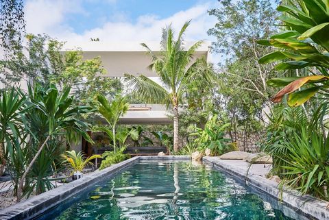 Mexique - Quintana Roo - Tulum - Vente - Maison - 8 Chambres - 8 Salles de bains - 732 m2 - Piscine (18 m2) - Jardin (430 m2) - Cuisine entièrement équipée - Salle à manger - Cheminée dans le jardin - Héliport - Vue sur la jungle - Terrasse - Climati...