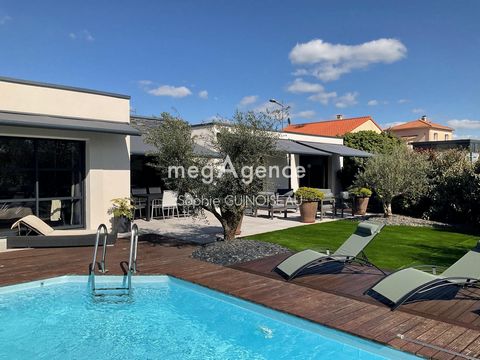 Plain-pied de 2017, 4 chambres, piscine.