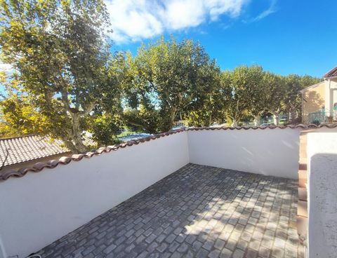 JOLI T2 REFAIT AVEC GRANDE TERRASSE DE 21M2