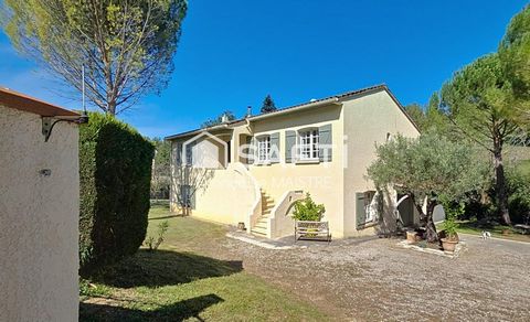Villa de 125 m² - 3 chambres - 1 bureau - Dépendances de 100 m²
