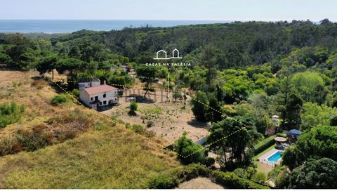 Lisbon South Bay Terreno 3.823m² com Projeto Aprovado para Duas Moradias - Costa da Caparica/ Almada. Área de construção 397m2 Situado na Ribeira da Foz do Rego, este magnífico terreno oferece um projeto de recuperação para duas moradias modernas, am...