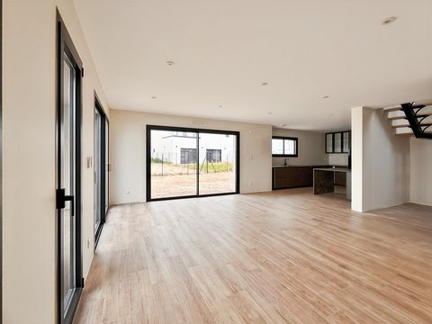BRAIN SUR L'AUTHION : Magnifique maison contemporaine offrant 4 chambres, une vie de plain-pied, garage et jardin
