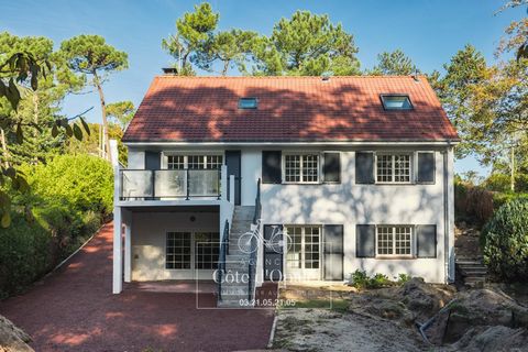 In een rustige bosrijke omgeving biedt dit prachtige gerenoveerde huis een uitzonderlijke leefomgeving. Het heeft 4 slaapkamers, elk met een eigen badkamer, een modern ingerichte keuken met een centraal eiland en een grote woonkamer die baadt in het ...
