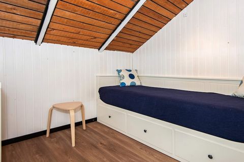 This renovated cottage with outdoor spa is located on a closed road and in scenic surroundings just approx. 200 meters from Kvie Lake with sandy beach, ice cream parlor and restaurant. The cottage is well furnished with a kitchen / living room and fu...