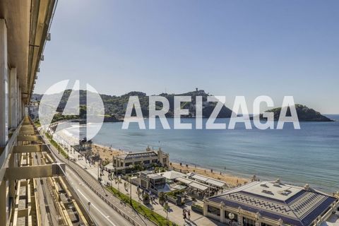 Areizaga Inmobiliaria: En la mejor zona de San Sebastián, en primera línea de mar, venta de un piso de lujo con las mejores vistas a la bahía de la Concha, amplia terraza y con 3 plazas de garaje y 2 trasteros opcionales en el mismo edificio. Viviend...