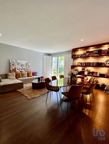Apartamento T2 com jardim privativo, 2 lugares de garagem e arrecadação – Campo de Ourique Descubra este soberbo apartamento de 87,9 m² de área útil no prestigiado bairro de Campo de Ourique, em Lisboa, contando também com um jardim privativo de 110 ...