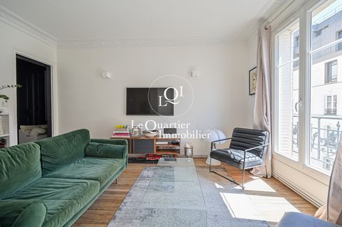 Au 3e étage d’un bel immeuble type haussmannien, découvrez ce 3 pièces d’exception, entièrement repensé et rénové sur mesure. Alliance parfaite du charme de l’ancien et du confort contemporain, il offre des prestations haut de gamme dans un écrin lum...