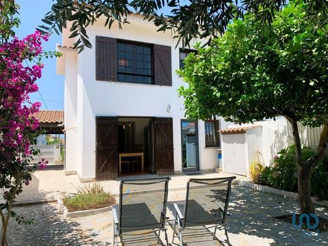 Moradia geminada T3  para arrendar (Cascais - Cobre, Rua de Sant'Ana) - MOBILADA - DISPONIVEL A PARTIR DE AGOSTO Venha conhecer essa moradia de 115 m2 em excelente estado de conservação, com ótimas áreas e com logradouro de 150 m2 com área de BBQ e e...