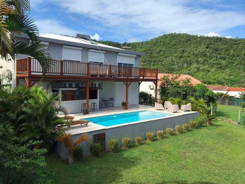 Ruime villa van 2 appartementen met zwembad dicht bij het strand. Stelt u zich een prachtige villa voor op Martinique, met een spectaculair uitzicht op de Caribische Zee, met de rots genaamd 