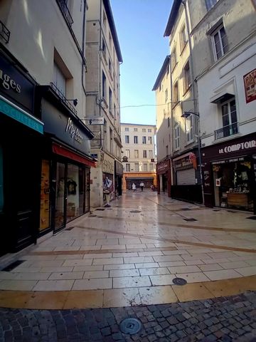 Murs Commerciaux au Cœur d'Avignon