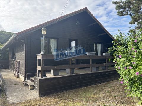 Gelegen in een rustig dorpje in de Authie: Chalet van 56m2 met een woonkamer, keuken, slaapkamer, kantoor, doucheruimte met toilet. Bebouwd op circa 940m2. Vredige en rustige omgeving. Ideaal als tweede huis. Te ontdekken..