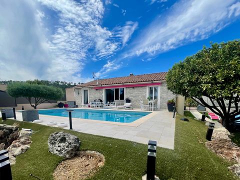 Charmante villa rénovée de plain-pied avec piscine