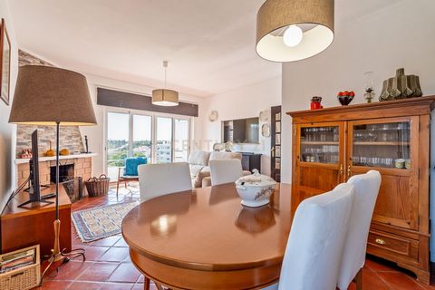 Presenting this bright and welcoming 2-bedroom apartment, located on the 3rd and top floor of a building with only two apartments per level, ensuring privacy and peace. The apartment features a living room with access to a sunny balcony, a functional...