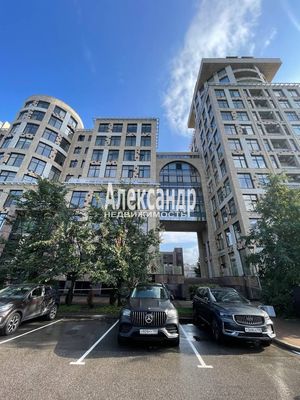 1704132 Продается 5-комнатная квартира с дизайнерским ремонтом для особых ценителей строгого классицизма, расположенная на Петроградской стороне СПб. Квартира с видом на Крестовский остров и Набережную р. Карповки. Комфортабельная входная группа, кон...