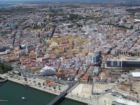 Loteamento para 3 Edifícios e um lote para comércio. O terreno tem uma área de 8200 m2 e autoriza 4095 m2 de construção a acima do solo, para 13 Apartamentos T1, 21 Apartamentos T2, 10 Apartamentos T3 e 68 estacionamentos mais uma loja/armazém para R...