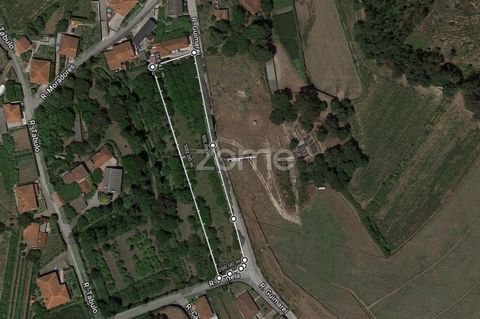 Property ID: ZMPT530723 Construction land with 4600 m2 located in a quiet residential area. Flat terrain with great sun exposure and unobstructed views. Possibility of construction of detached housing, townhouses or semi-detached houses. The land fac...