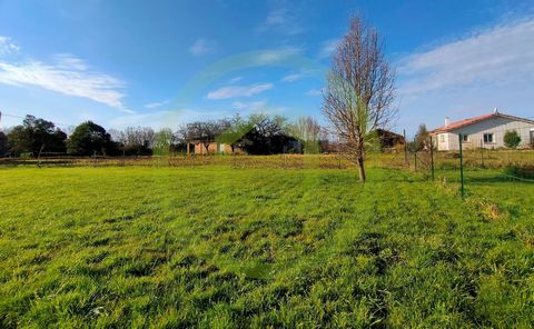 In a very quiet environment, a plot of 500 m². Do not hesitate to come and discover it. Toulouse Blagnac Airport is 39 km away, Montauban centre 22 km away, Toulouse centre 40 km. If, however, you do not want to use your vehicle to get around, the tr...