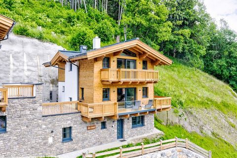 Dit prachtige, zonnige, vrijstaande chalet voor maximaal 12 personen ligt in Mühlbach am Hochkönig in het Salzburgerland en biedt een adembenemend uitzicht op het omliggende berglandschap. Het chalet heeft een enorme woonkamer met een moderne, open k...