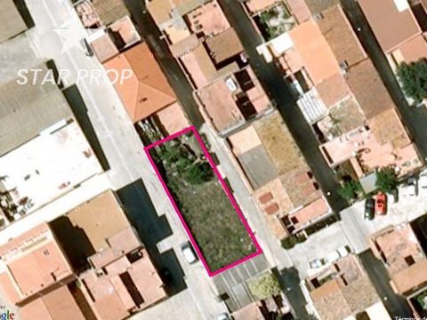 STAR PROP, the premium real estate agency in Llançà, is honored to present to you this magnificent urbanizable plot located in the center of town. With an unbeatable location, this plot offers endless possibilities for the construction of your new pr...