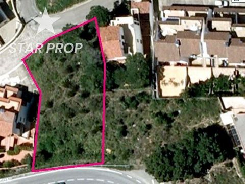 STAR PROP, the leading real estate agency in Llançà, is proud to present this exclusive plot of land next to the beach in a prime location in Llançà. This prized plot is strategically located near several beaches, allowing future owners to enjoy gold...