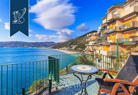 This exclusive modern apartment for sale on the Ligurian Riviera is in a charming sea-facing position with breathtaking views of Bergeggi Island. Immersed in a National Natural Reserve, this luxury estate is located a few meters from the area's ...