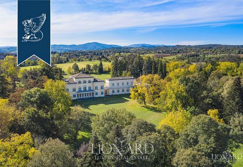 The property of 4000 m2 for sale is in Emilia Romagna, near Parma and is surrounded by a park of 9 hectars full of exotic plants and age-old conifers. A large pool and two staff quarters complete this property, entirely surrounded by a centuries-old ...